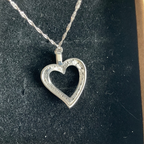 10k Solid goldHeart Necklace - Picture 3 of 10
